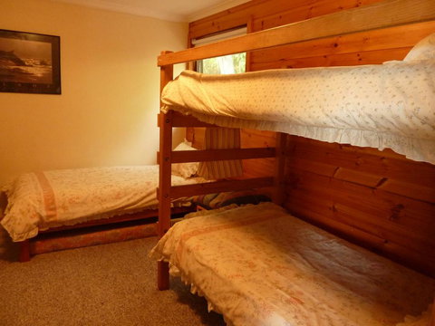 31 Elizabeth Crescent - Go Out 2