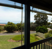 31 Elizabeth Crescent - Go Out