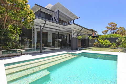 34 Boardrider Crescent, Mount Coolum - Pubs and Clubs 0