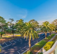 344 The Waves Cowes - Pubs and Clubs