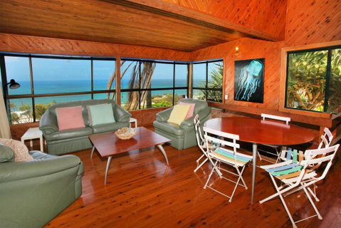 38 Pacific Terrace, Coolum Beach - Linen Supplied - Pubs and Clubs 3