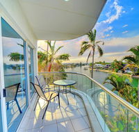 3br Broadbeach Lakefront Apartment - Pubs and Clubs