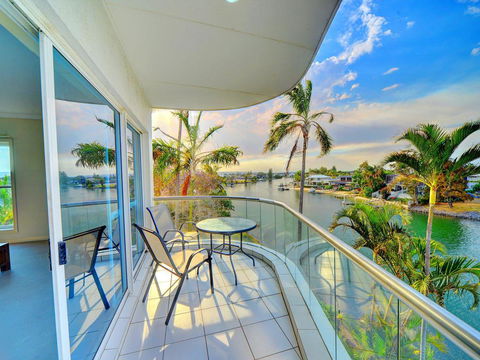 3br Broadbeach Lakefront Apartment - Go Out 0