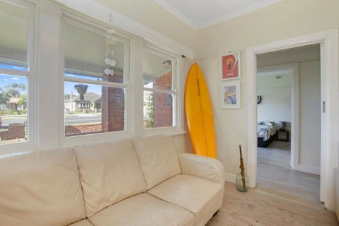 4 MONTROSE AVE - Retro Home In The Heart Of Town - Pubs and Clubs 1
