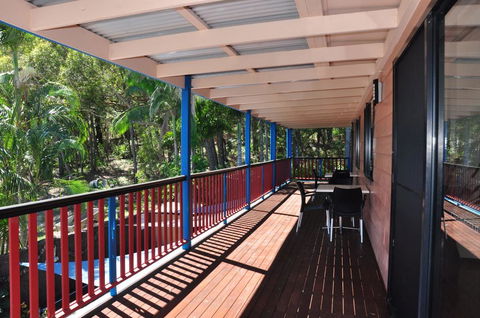 43 Double Island Drive - Two Level Holiday Home With Swimming Pool. Located Close To Beach And CBD - Go Out 2