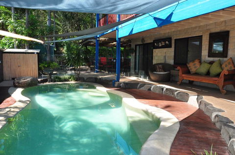 43 Double Island Drive - Two Level Holiday Home With Swimming Pool. Located Close To Beach And CBD - Go Out 0