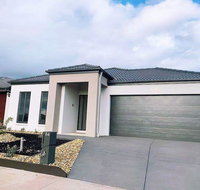 4Bed 2Bath Cozy Guesthouse in Tarneit - Pubs and Clubs