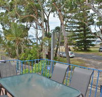 5 'Ocean Breeze' Shoal Bay Avenue - Fabulous location opposite Shoal Bay beach - Pubs and Clubs