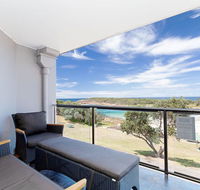 5 'The Outlook' 4 Ocean Parade - overlooking Boat Harbour beach and ducted air conditioning - Pubs and Clubs