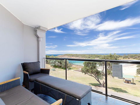 5 'The Outlook', 4 Ocean Parade - Overlooking Boat Harbour Beach And Ducted Air Conditioning - Pubs and Clubs 0