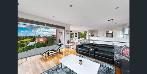 5 Star Gowanbrae Views - Go Out 2