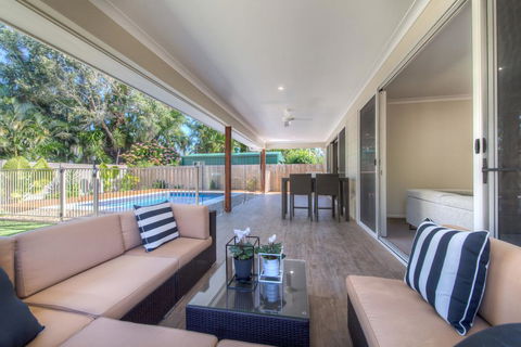 59 Banksia Avenue Coolum Beach - Pet Friendly, Linen Included, 500 BOND - Pubs and Clubs 1