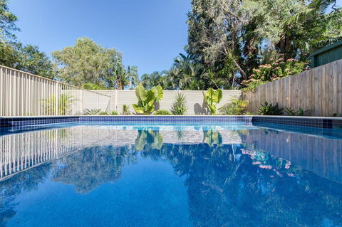 59 Banksia Avenue Coolum Beach - Pet Friendly, Linen Included, 500 BOND - Pubs and Clubs 0