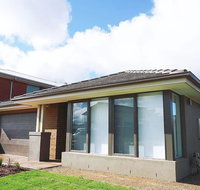 5Bed 2Bath Family House in Werribee - Pubs and Clubs