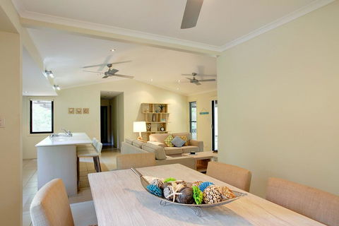 6 Orania Court - Rainbow Shores, Absolutely Gorgeous Beach Side Property Within 200 Metres Walk To The Beach - Go Out 2
