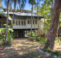 6 Satinwood Drive - Rainbow Shores Stylish Beach House Free WiFi - Go Out