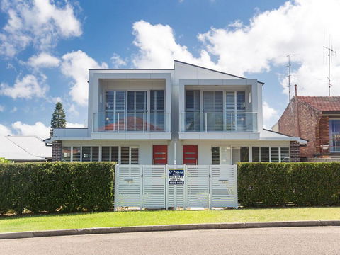 7a Judith Street - Stunning Duplex With Ducted Air Conditioning - Pubs and Clubs 0