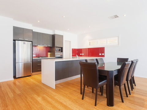7a Judith Street - Stunning Duplex With Ducted Air Conditioning - Pubs and Clubs 2