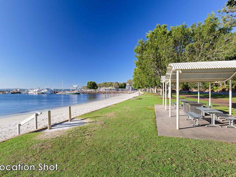 9 'Bushmans', 24 Tomaree Street - Air Conditioned, Centrally Located To Town - Pubs and Clubs 0