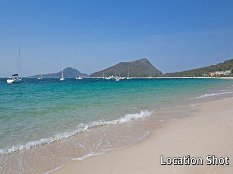 9 'Shoal Bay Beach Apartments' 2 Shoal Bay Road -air Conditioning And Complex Swimming Pool - Pubs and Clubs 0