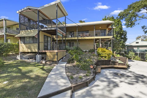 9 Merinda Crescent - Pubs and Clubs 0