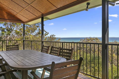 9 Merinda Crescent - Pubs and Clubs 2