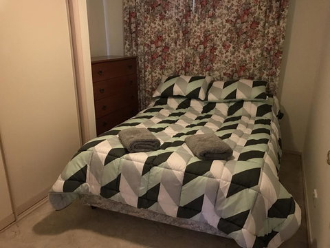 91 Stevenson Court - Pubs and Clubs 1