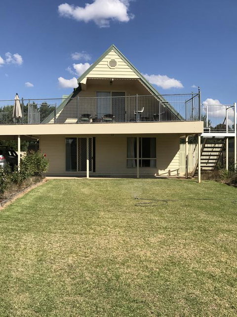 91 Stevenson Court - Pubs and Clubs 3