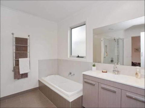 A Beautiful Beach House Torquay - Pubs and Clubs 3