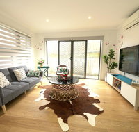 A Cozy 3BRM House at Doncaster - Go Out