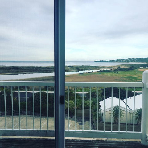 A Great Ocean View Motel - Pubs and Clubs 3