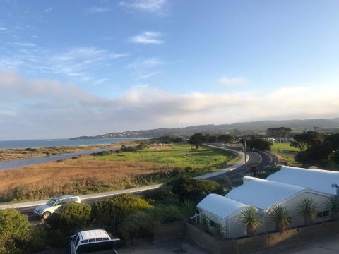 A Great Ocean View Motel - Pubs and Clubs 1