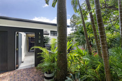 A Little Cove Treasure, Noosa Heads - Pubs and Clubs 2