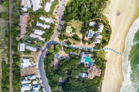 A PERFECT STAY - 3 Salty Sisters - Pubs and Clubs 2