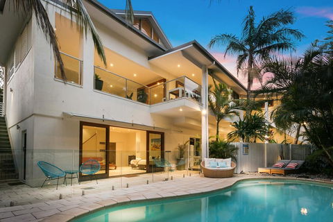 A PERFECT STAY - Beachcomber Blue - Pubs and Clubs 0