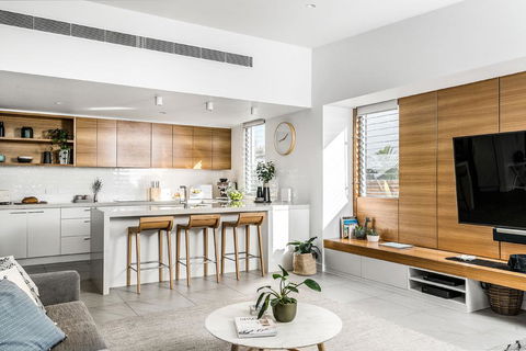 A PERFECT STAY - Kaylani Cove - Pubs and Clubs 1