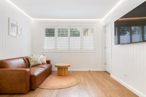 A PERFECT STAY - Sunset Beach - Riverside - Pubs and Clubs 0