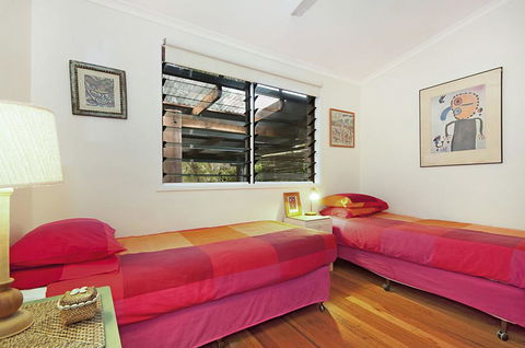 A SWEET ESCAPE - Aluna - Pubs and Clubs 3