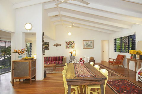 A SWEET ESCAPE - Aluna - Pubs and Clubs 2