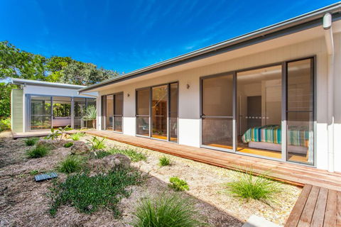 A SWEET ESCAPE - Beachfront Tranquility - Pubs and Clubs 1