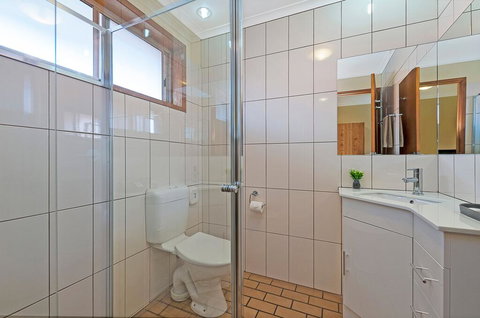 AAt 28 Goldsmith Motel - Go Out 1