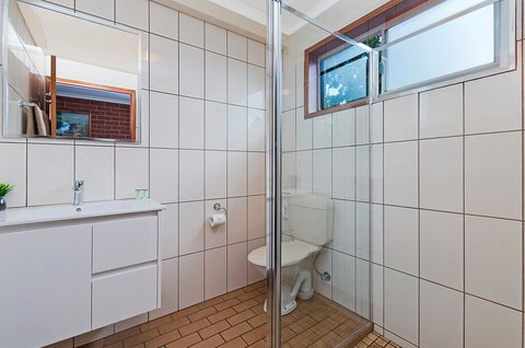 AAt 28 Goldsmith Motel - Go Out 3