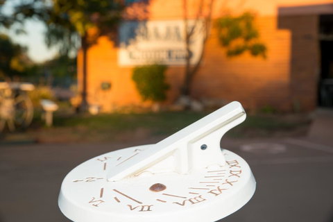 Abajaz Motor Inn - Go Out 0