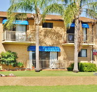 Abel Tasman Motel - Pubs and Clubs