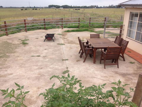 Abington Farm - Pubs and Clubs 1