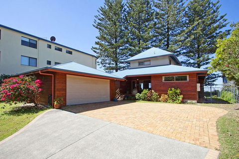 Absolute Beachfront At Hastings - Pubs and Clubs 1