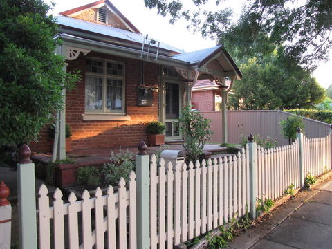 Acacia Cottage On Peel, Bathurst - Pubs and Clubs 1