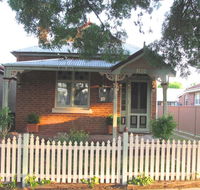 Acacia Cottage on Peel Bathurst - Pubs and Clubs