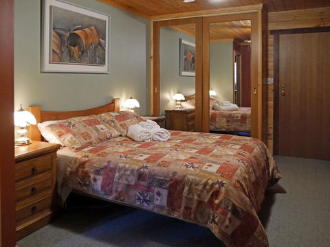 Acacia Hills Retreat - Pubs and Clubs 3