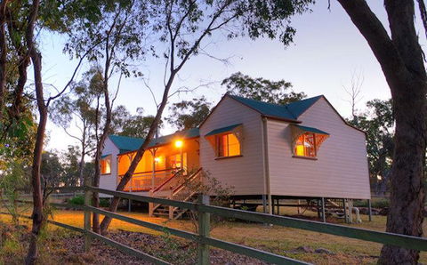 Accommodation Creek Cottages & Sundown View Suites - Pubs and Clubs 0